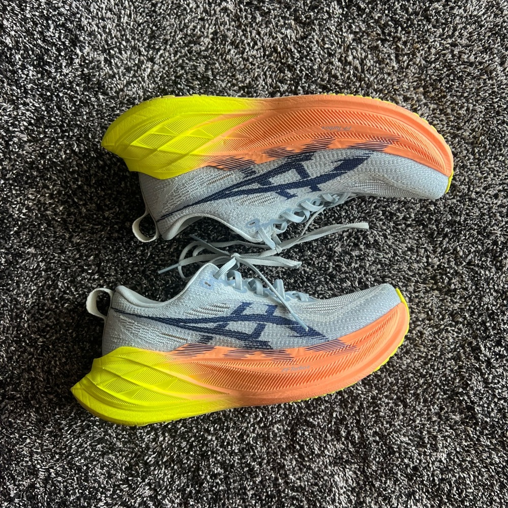 ASICS superblast 2